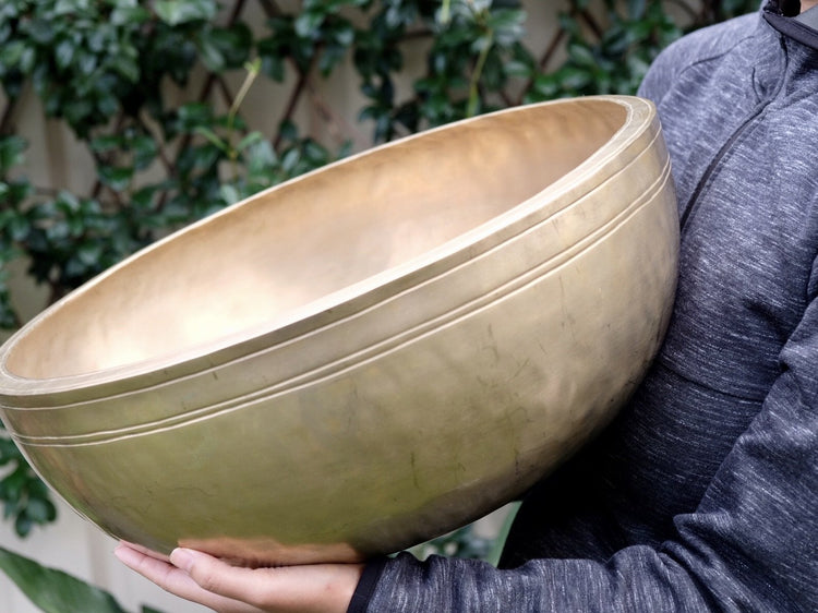 Low Sounding Singing Bowls