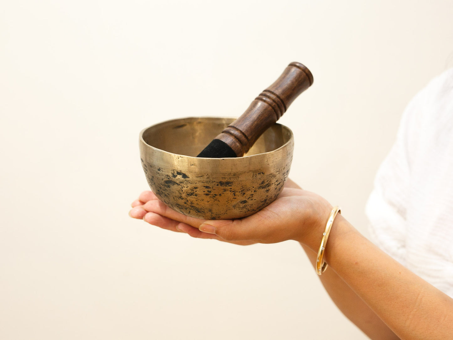 Small Tara Singing Bowl - Base Note D#4 (316 Hz)