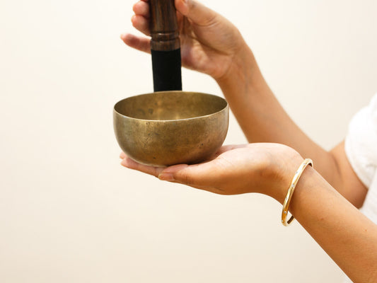 Small Old 'Tara' Singing Bowl - Base Note E4 (323 Hz)