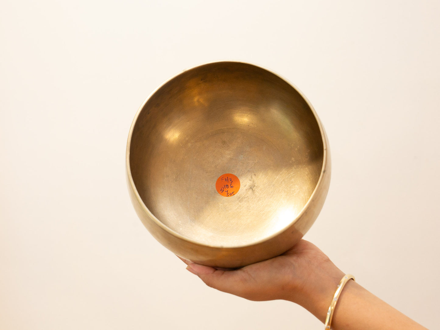 Remuna Singing Bowl - Base note F#3 (186 Hz)