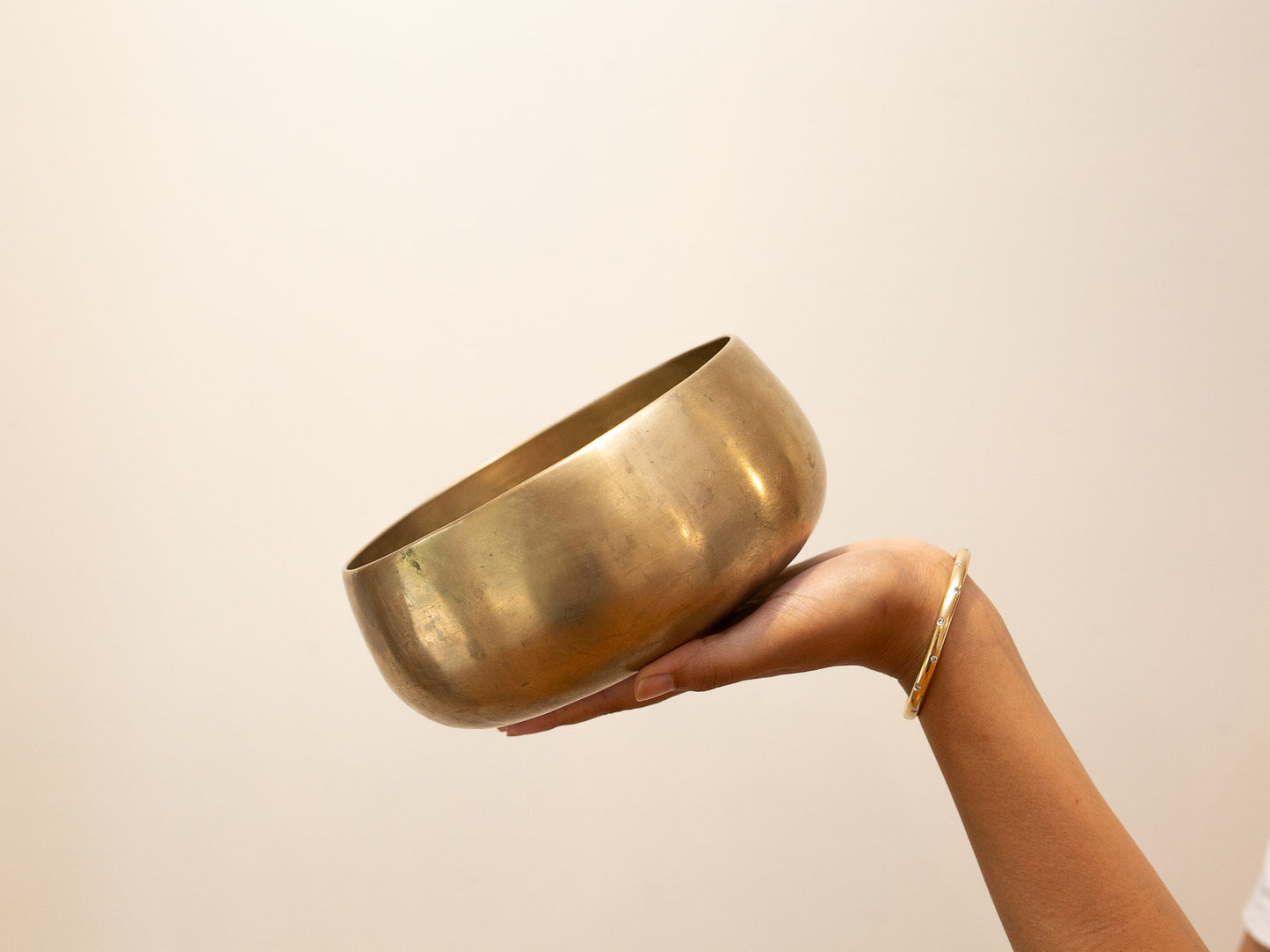 Remuna Singing Bowl - Base note F#3 (181 Hz)