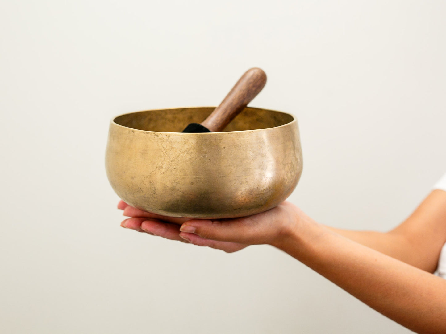 Remuna Singing Bowl - Base note F#3 (188 Hz)