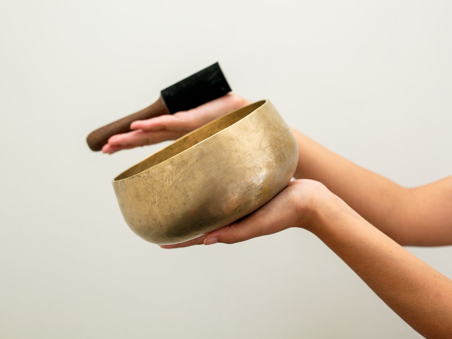 Remuna Singing Bowl - Base note F#3 (188 Hz)