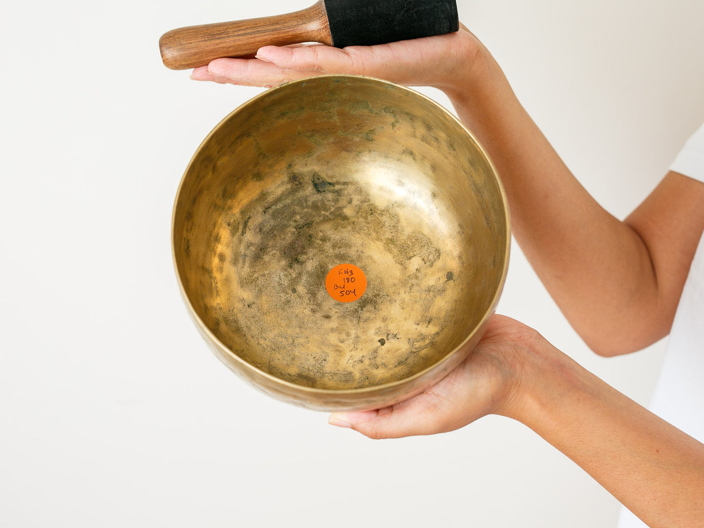 Tara Singing Bowl - Base Note F#3 (180 Hz)
