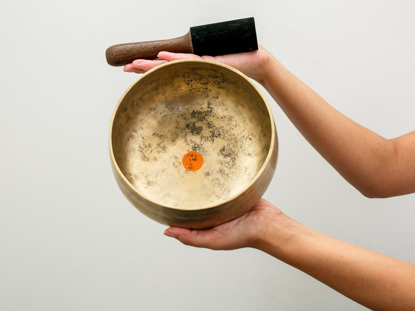 Remuna Singing Bowl - Base note F#3 (188 Hz)