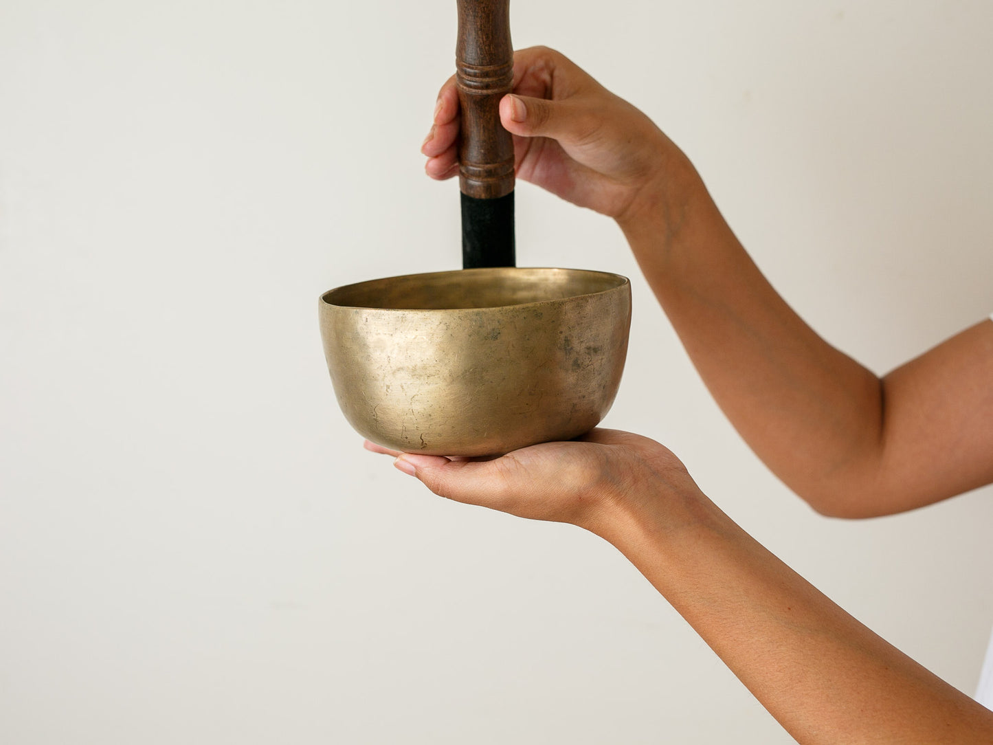 Tara Singing Bowl - Base Note C#4 (275 Hz)