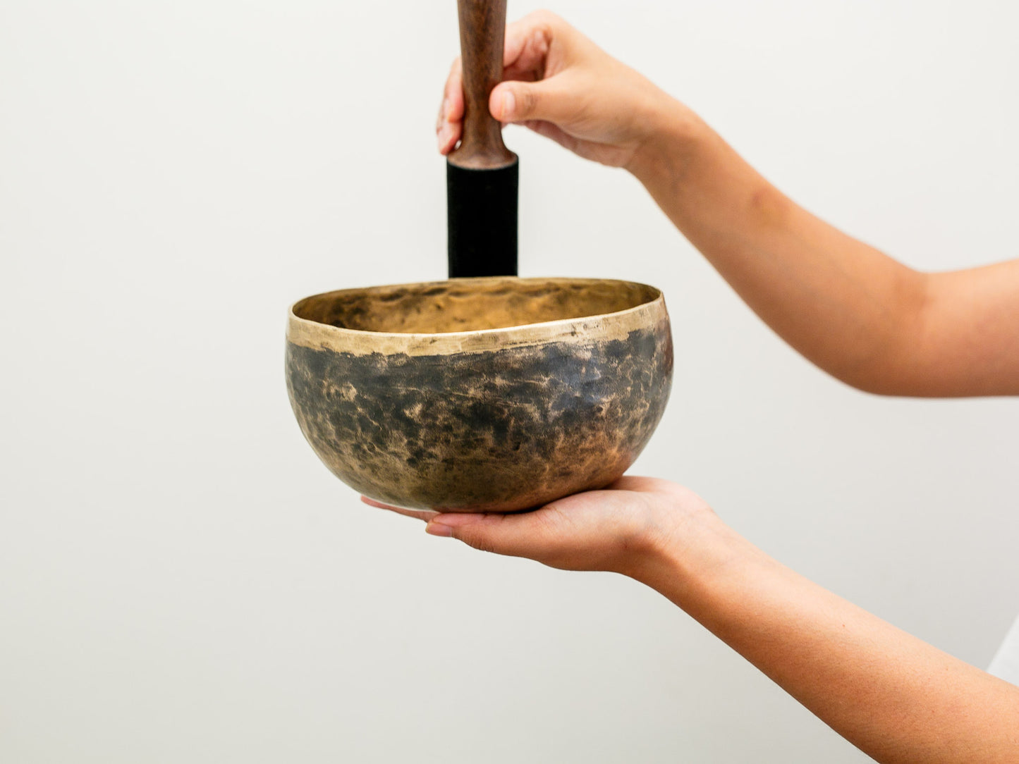 Tara Singing Bowl - Base Note C#3 (142 Hz)