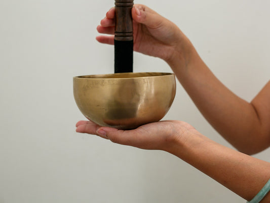 Small Contemporary Flow Singing Bowl - Base note F4 (350 Hz)