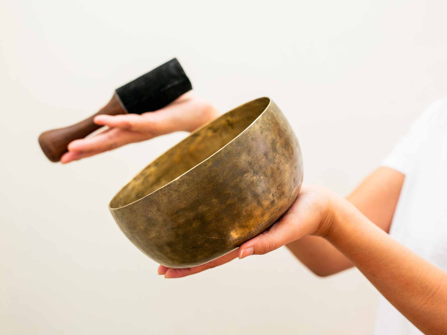 Tara Singing Bowl - Base Note F#3 (188 Hz)