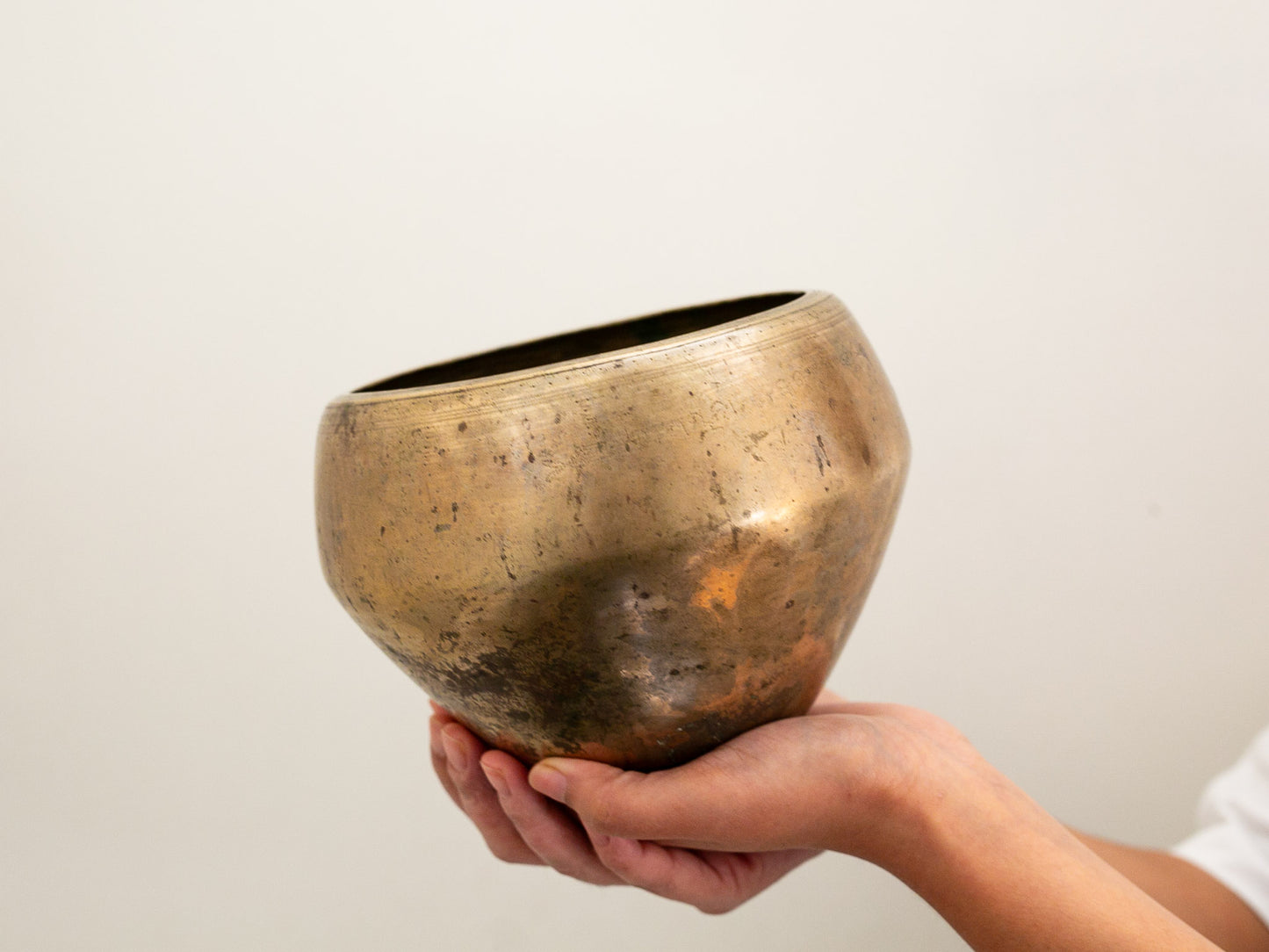 Collector's Buddha Singing Bowl - Base Note G#3 (205 Hz)