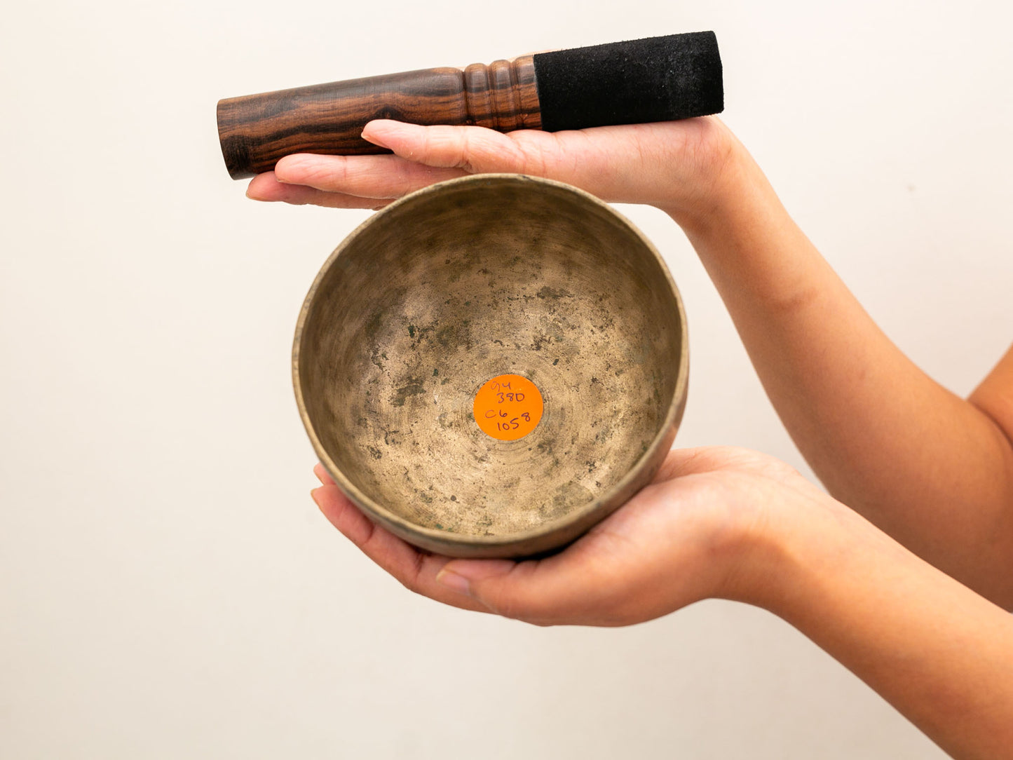 Small Tara Singing Bowl - Base Note G4 (380)