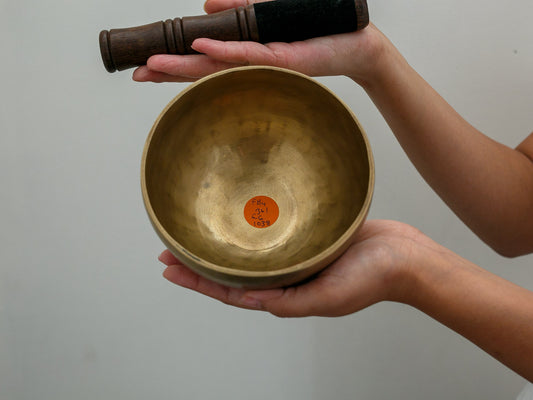 Small Hand Hammered Singing Bowl - Base note F#4 (361 Hz)