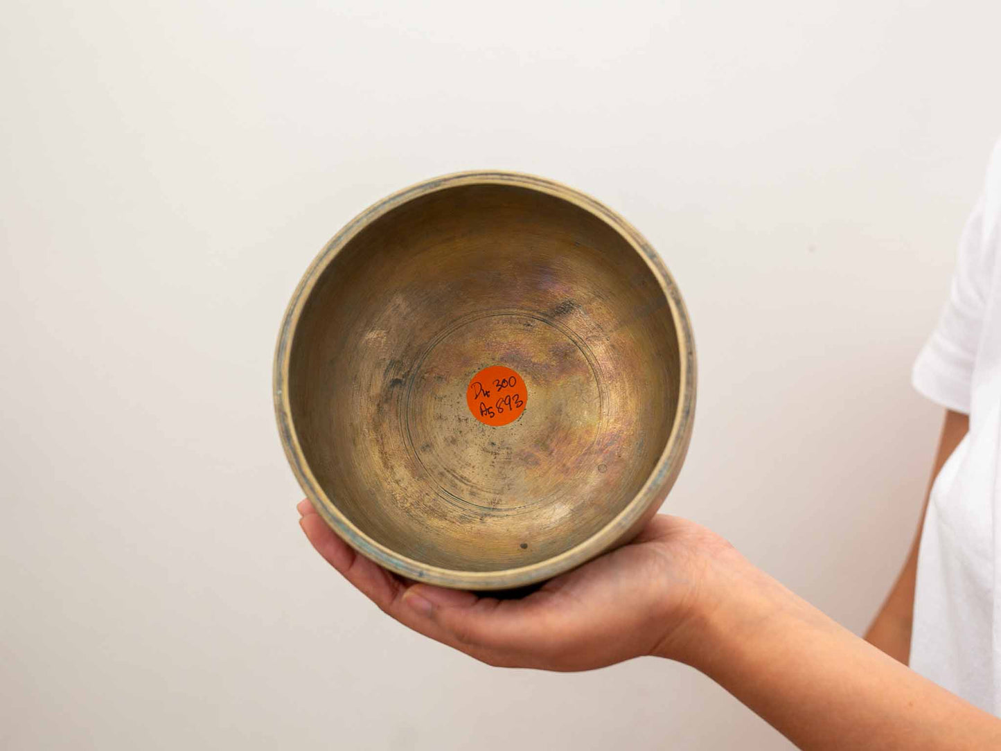 Unusual Singing Bowl D4 300 Hz