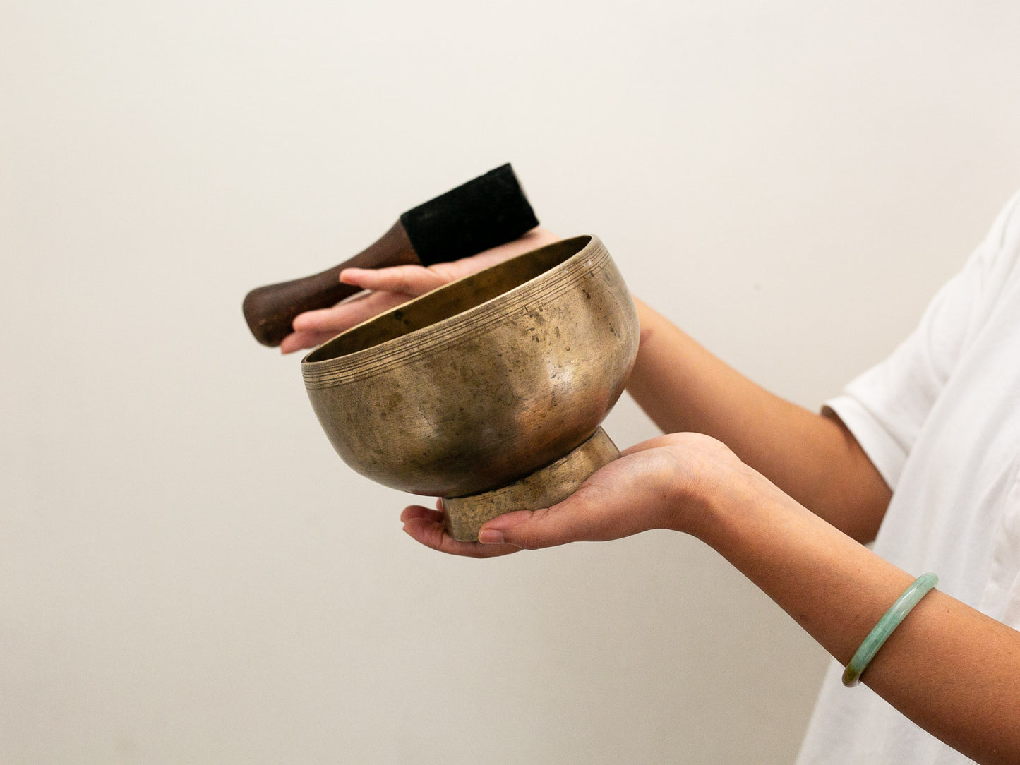 Pedestal Singing Bowl - Base Note C#4 269 Hz