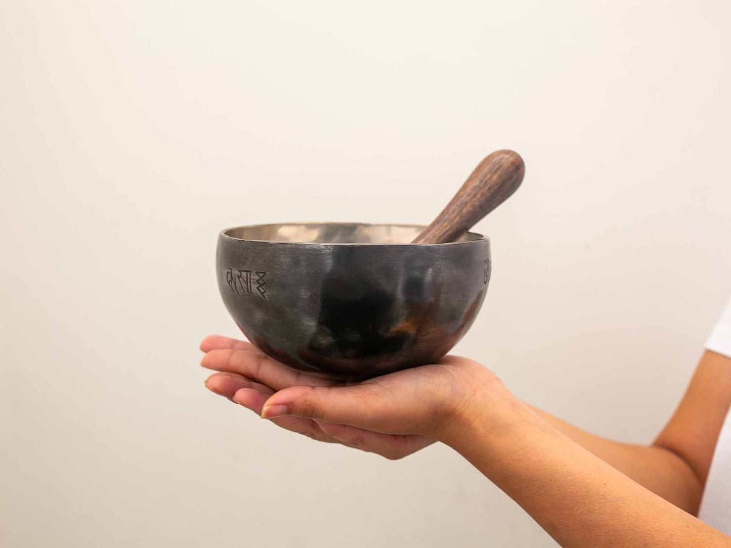 Silver Moon Singing Bowl - Base Note E4 (330)