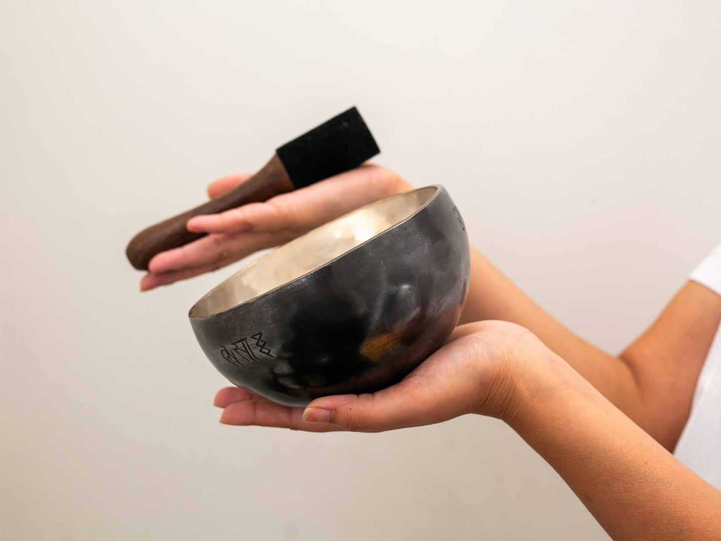 Silver Moon Singing Bowl - Base Note E4 (330)