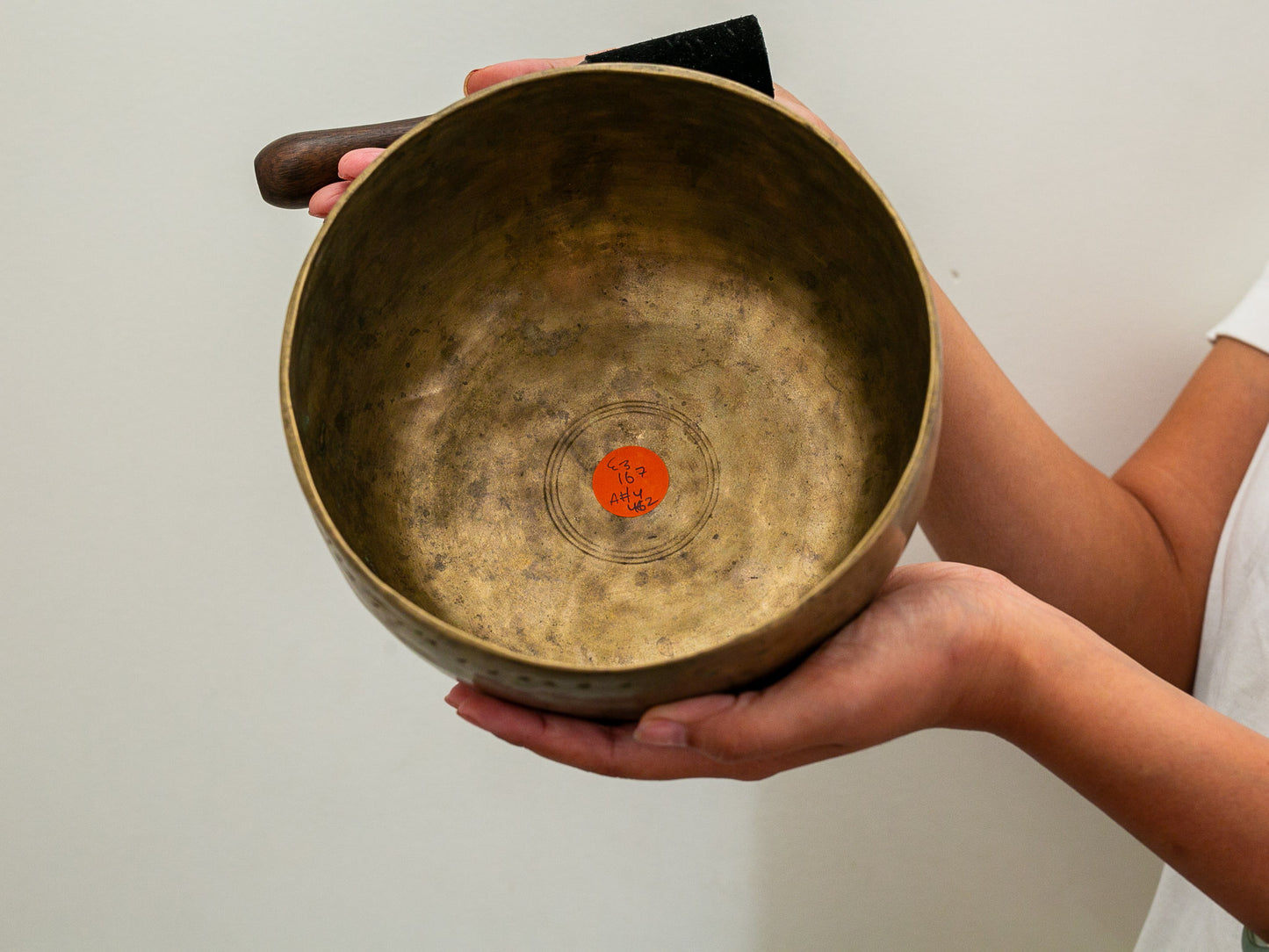 Tara Singing Bowl - Base Note E3 (167 Hz)