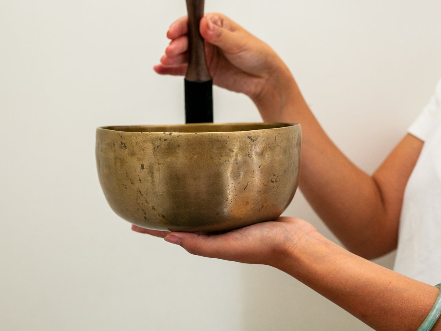 Tara Singing Bowl - Base Note F#3 (186 Hz)