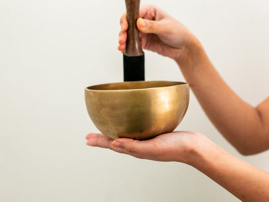 Small Hand Hammered Singing Bowl - Base note F4 (350)