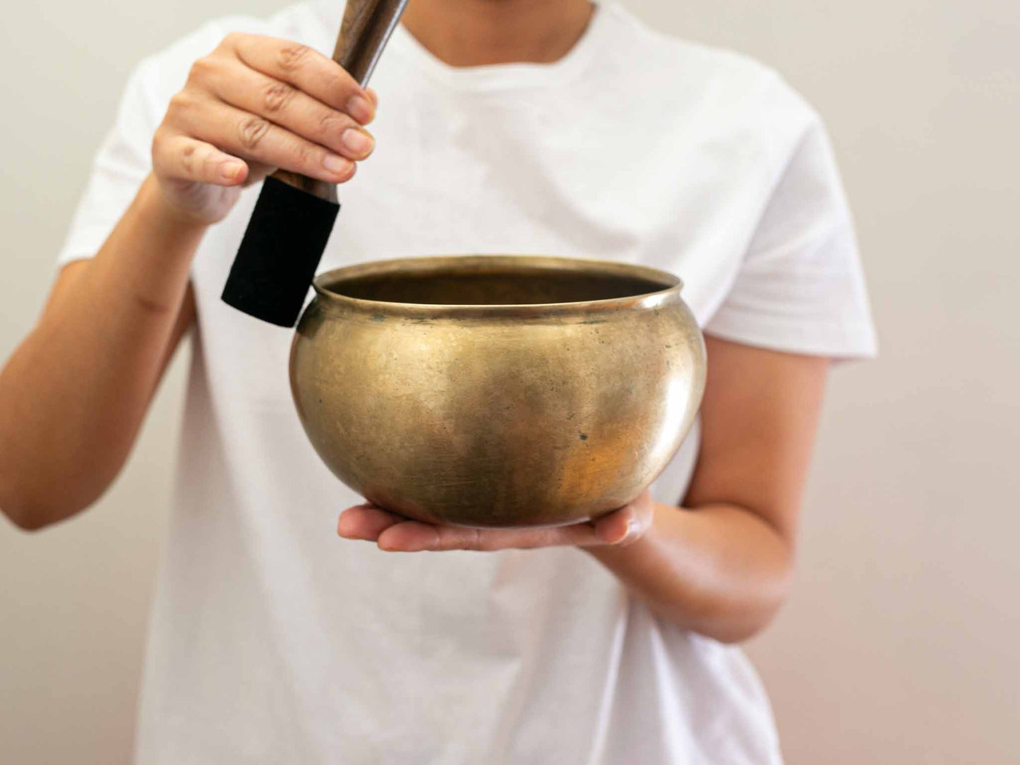 Unusual Singing Bowl D#4 311 Hz