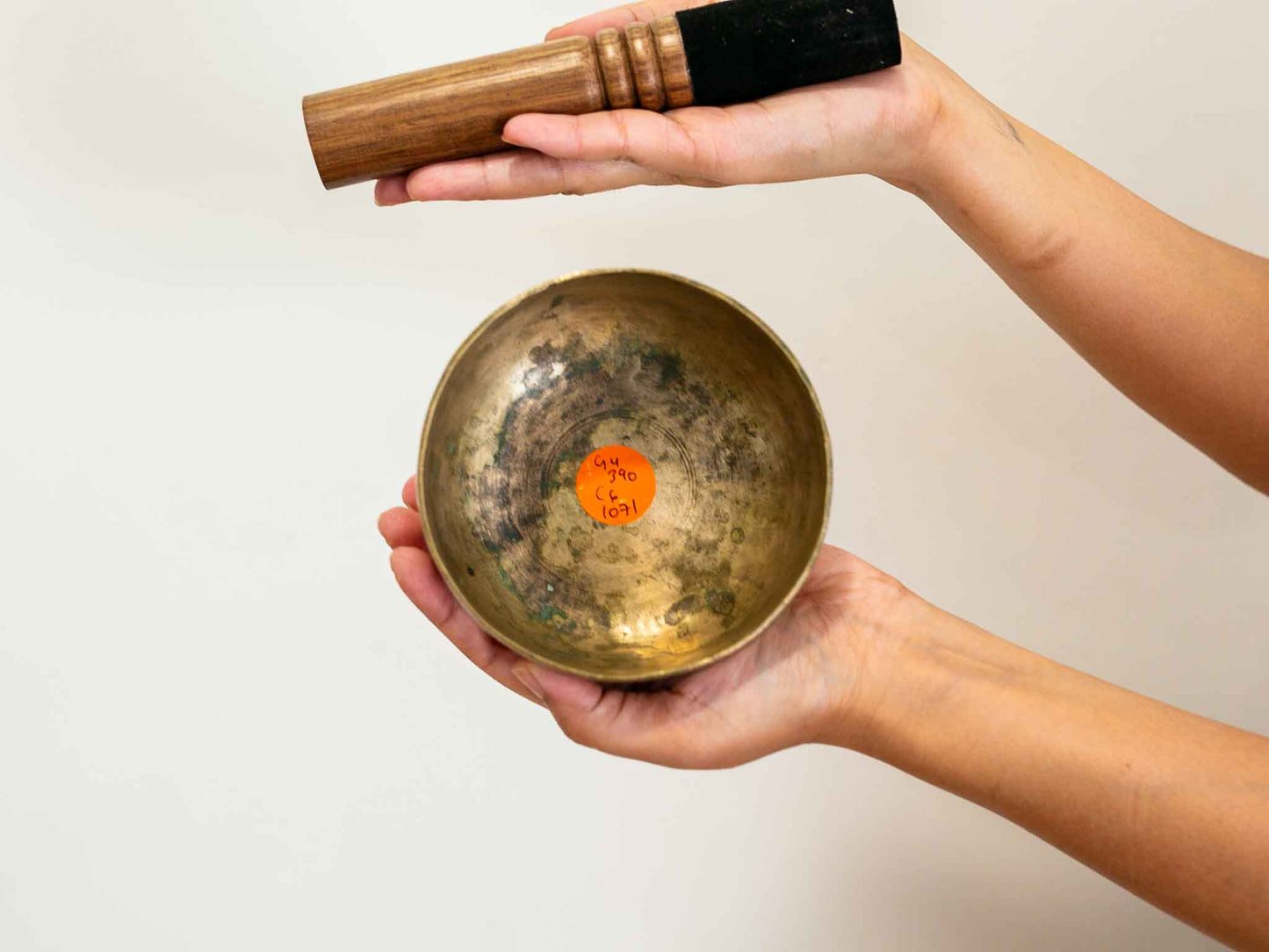 Small Tara Singing Bowl - Base Note G4 (390)