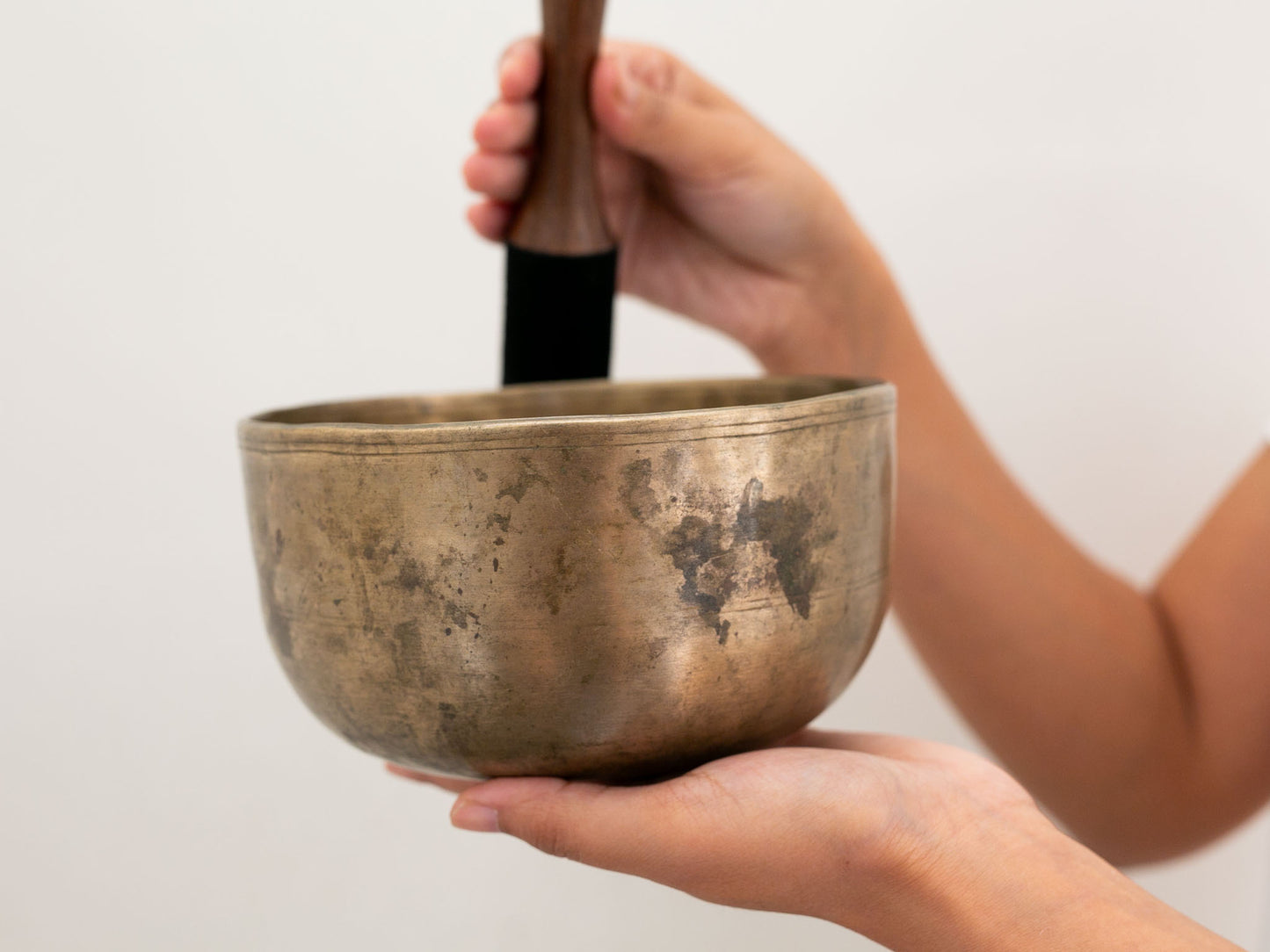 Tara Singing Bowl (thick rim) - Base Note A3 (226 Hz)