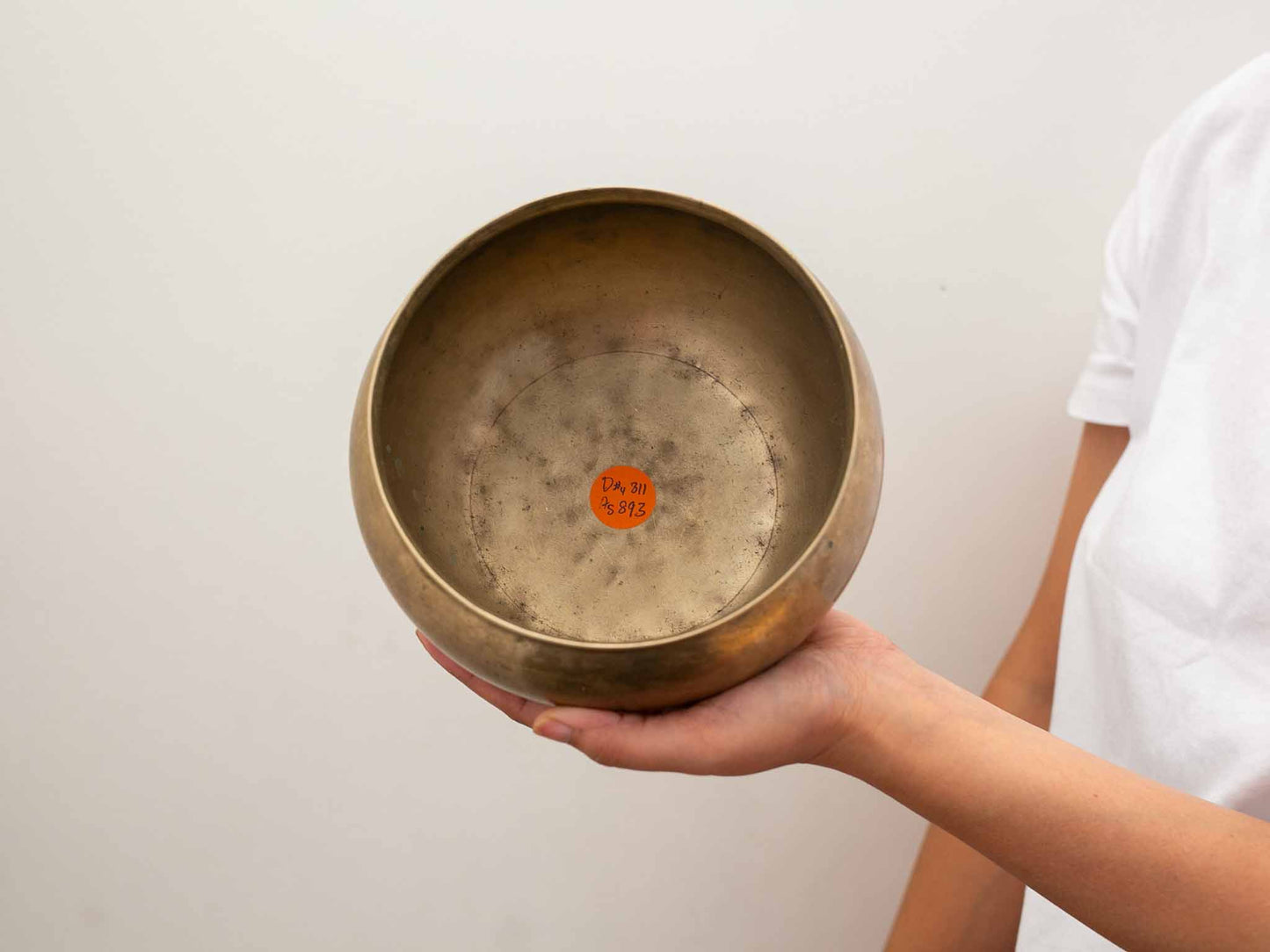 Unusual Singing Bowl D#4 311 Hz