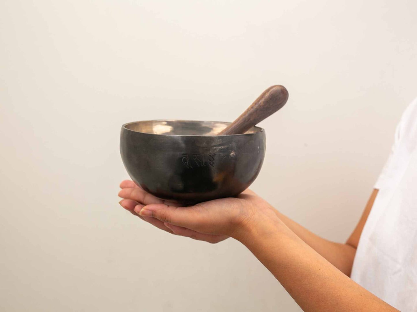 Silver Moon Singing Bowl - Base Note E4 (321)