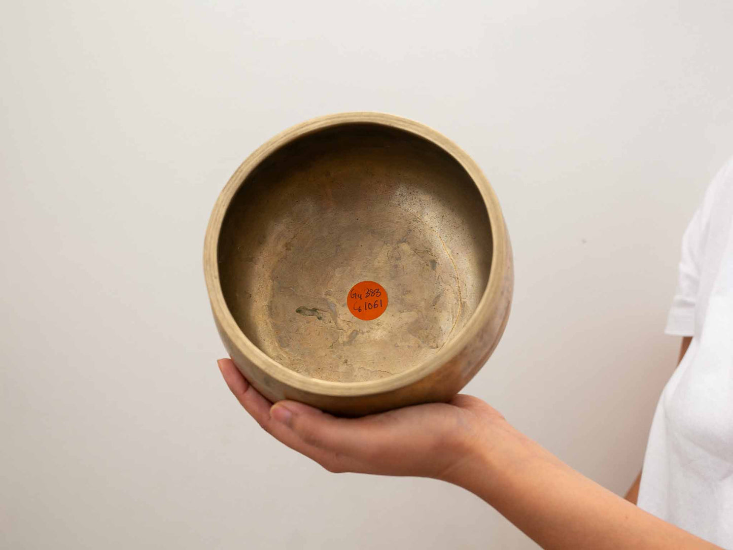 Unusual Singing Bowl G4 383 Hz