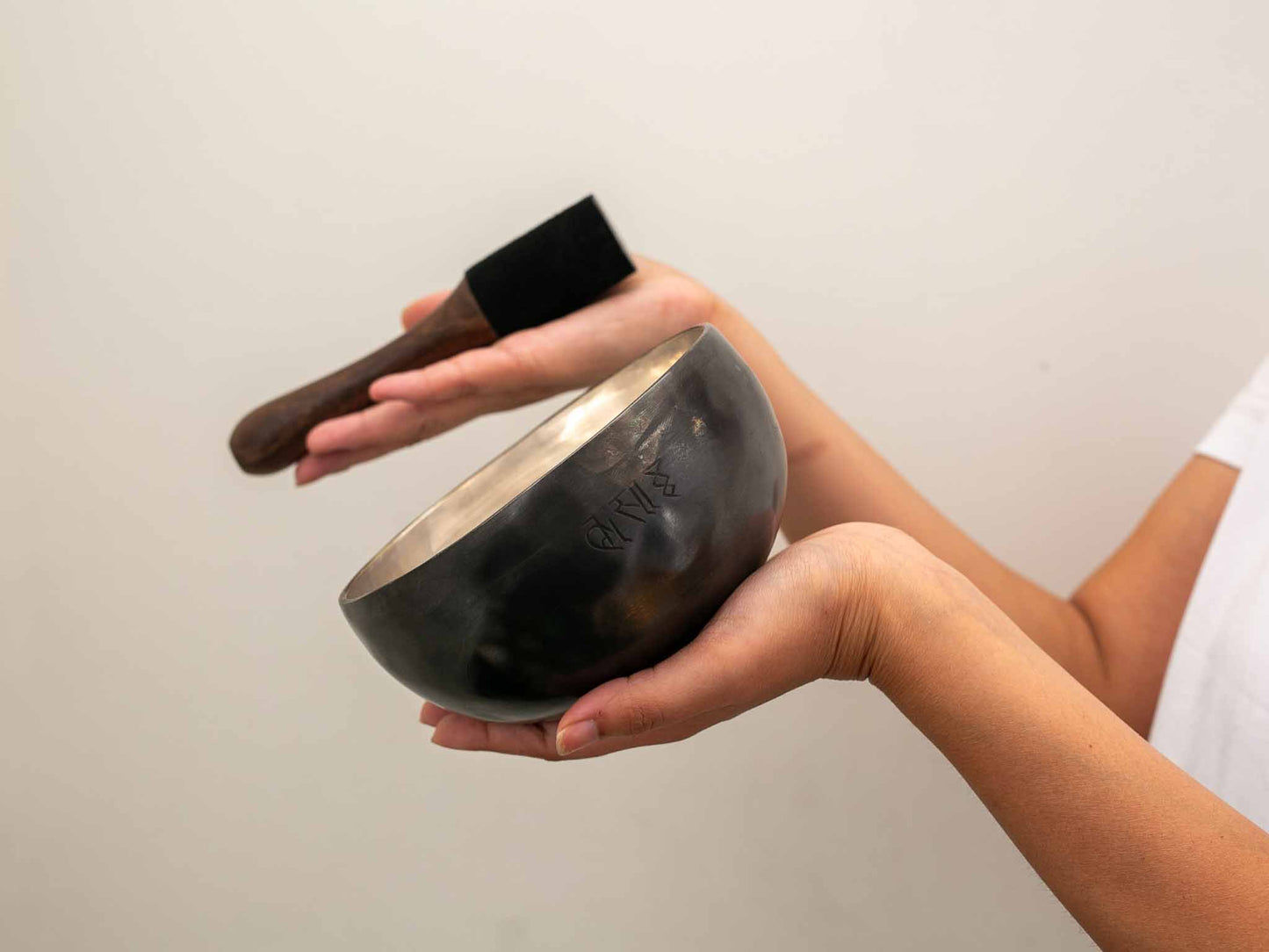 Silver Moon Singing Bowl - Base Note E4 (321)