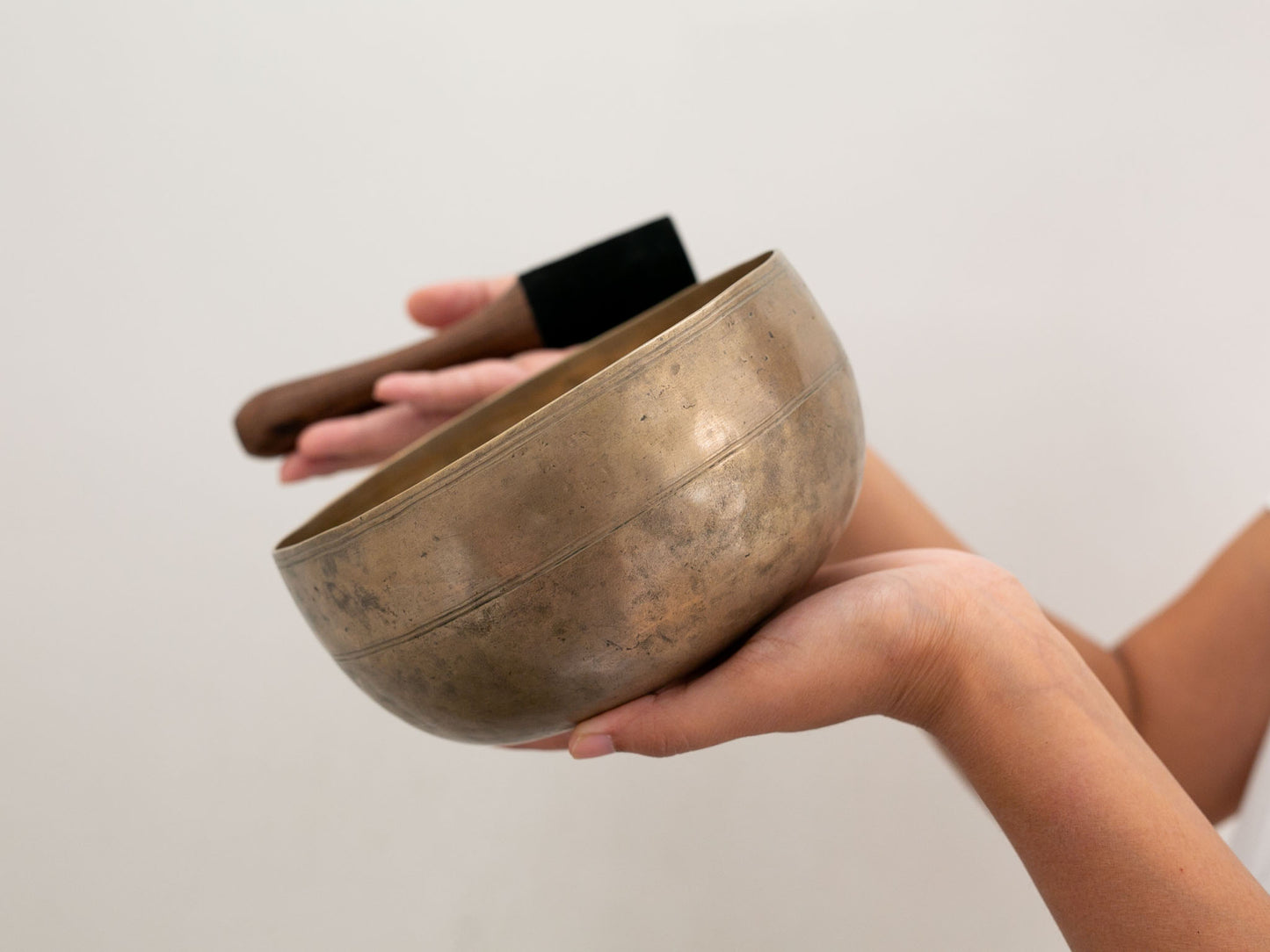 Tara Singing Bowl - Base Note D#3 (155 Hz)