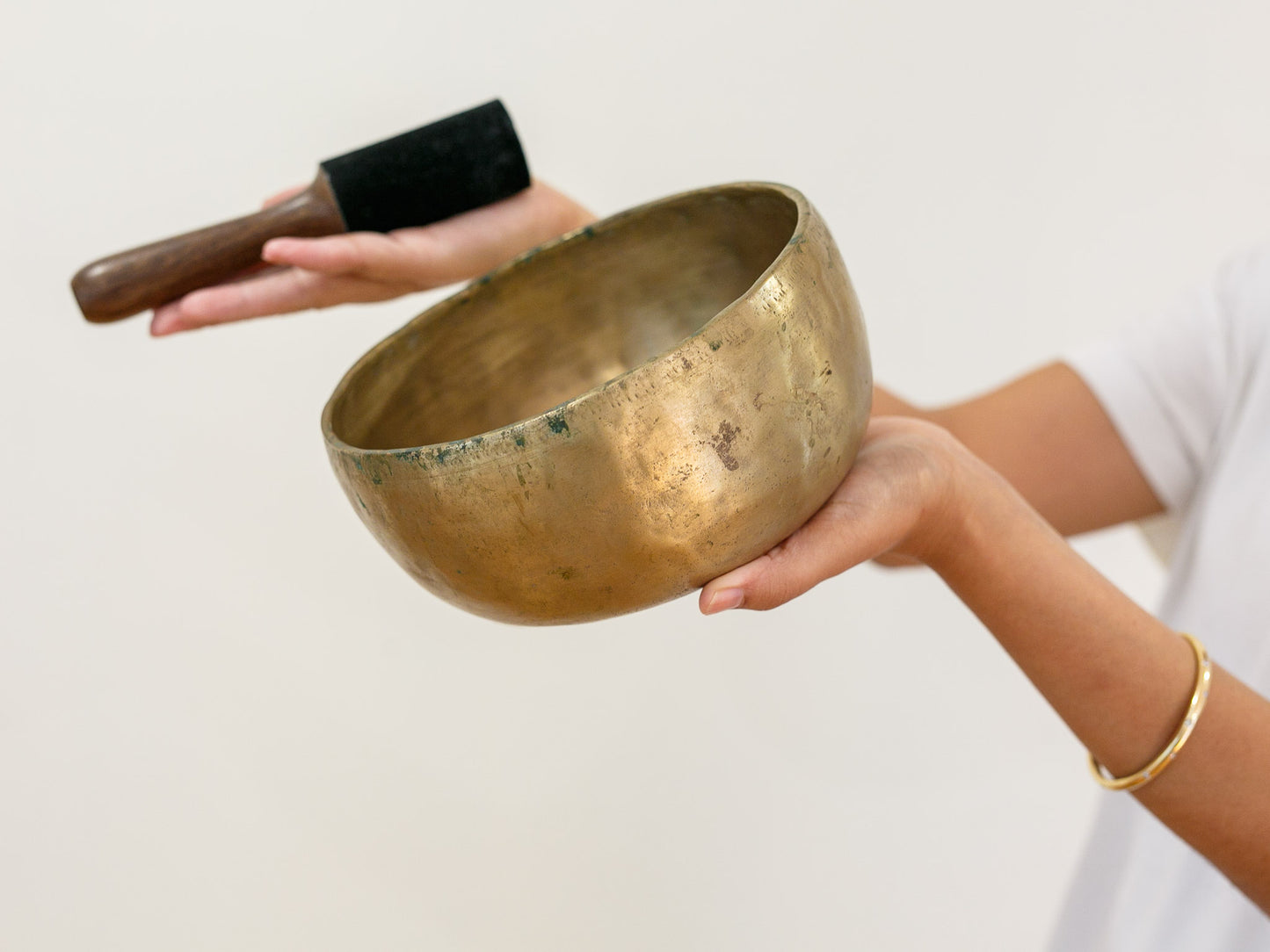 Medium Lingam Singing Bowl - C#4 274 Hz