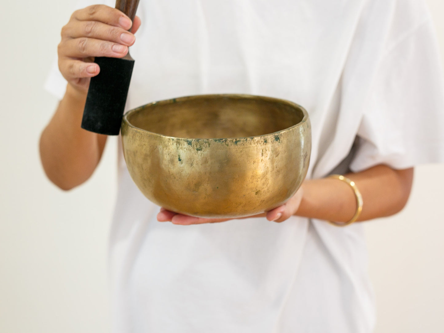 Medium Lingam Singing Bowl - C#4 274 Hz