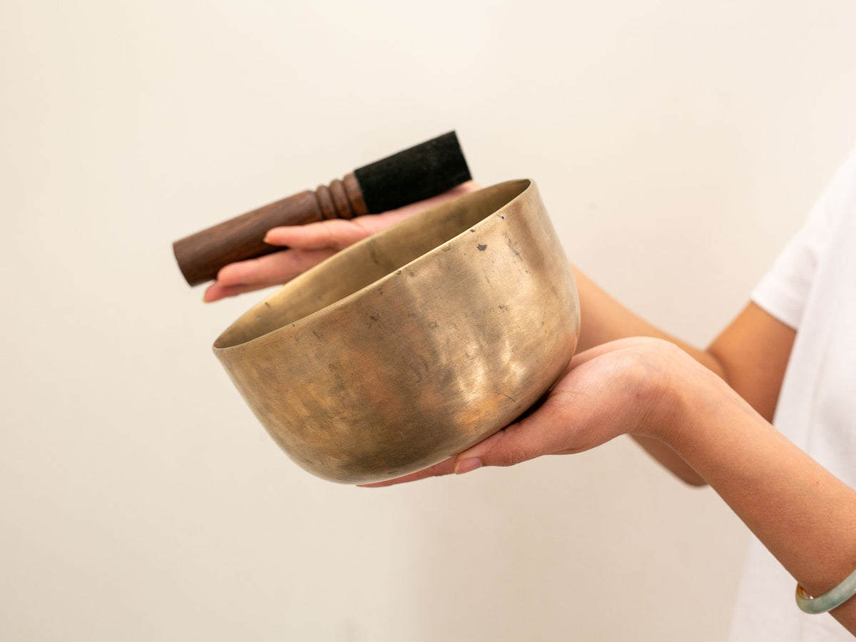 Tara Singing Bowl (thick rim) - Base Note G#3 (206 Hz)