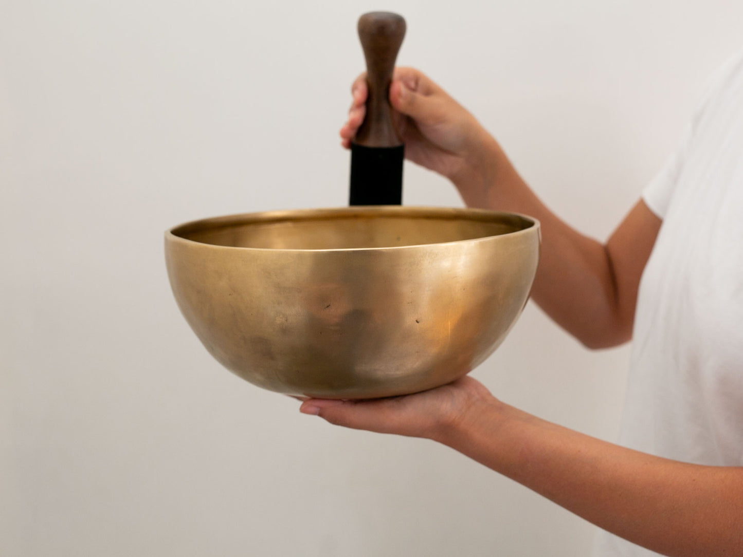 Hand Hammered Singing Bowl - Base Note C#3 136Hz