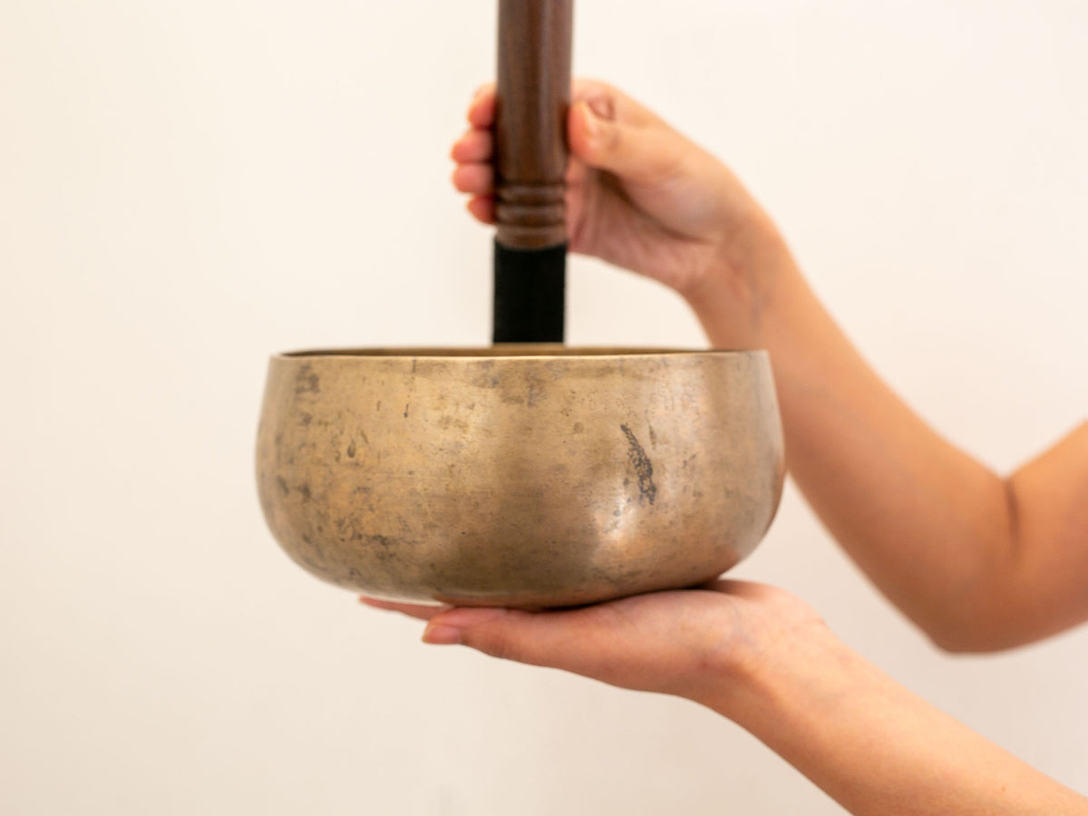 Remuna Singing Bowl - F#3 (185 Hz)