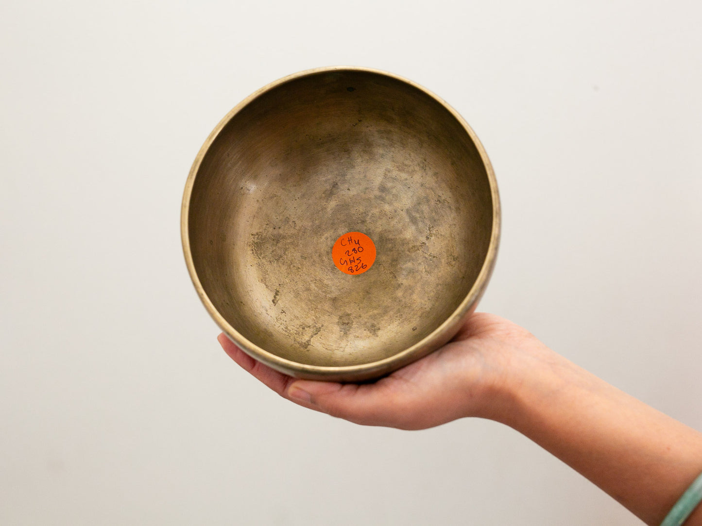 Tara Singing Bowl - Base Note C#4 (302 Hz)