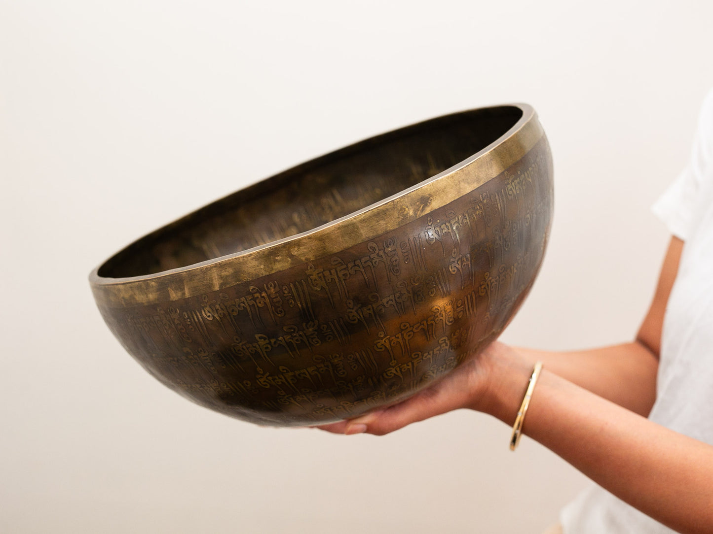 Large Compassion Tibetan Singing Bowl - Base note A2 108 Hz