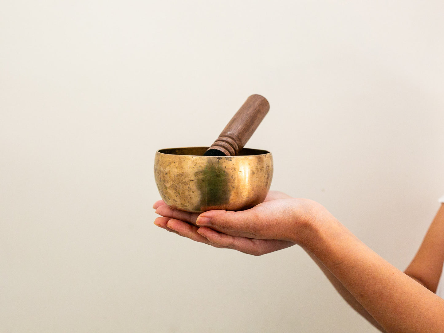 Small Tara Singing Bowl - Base Note F4 (356)