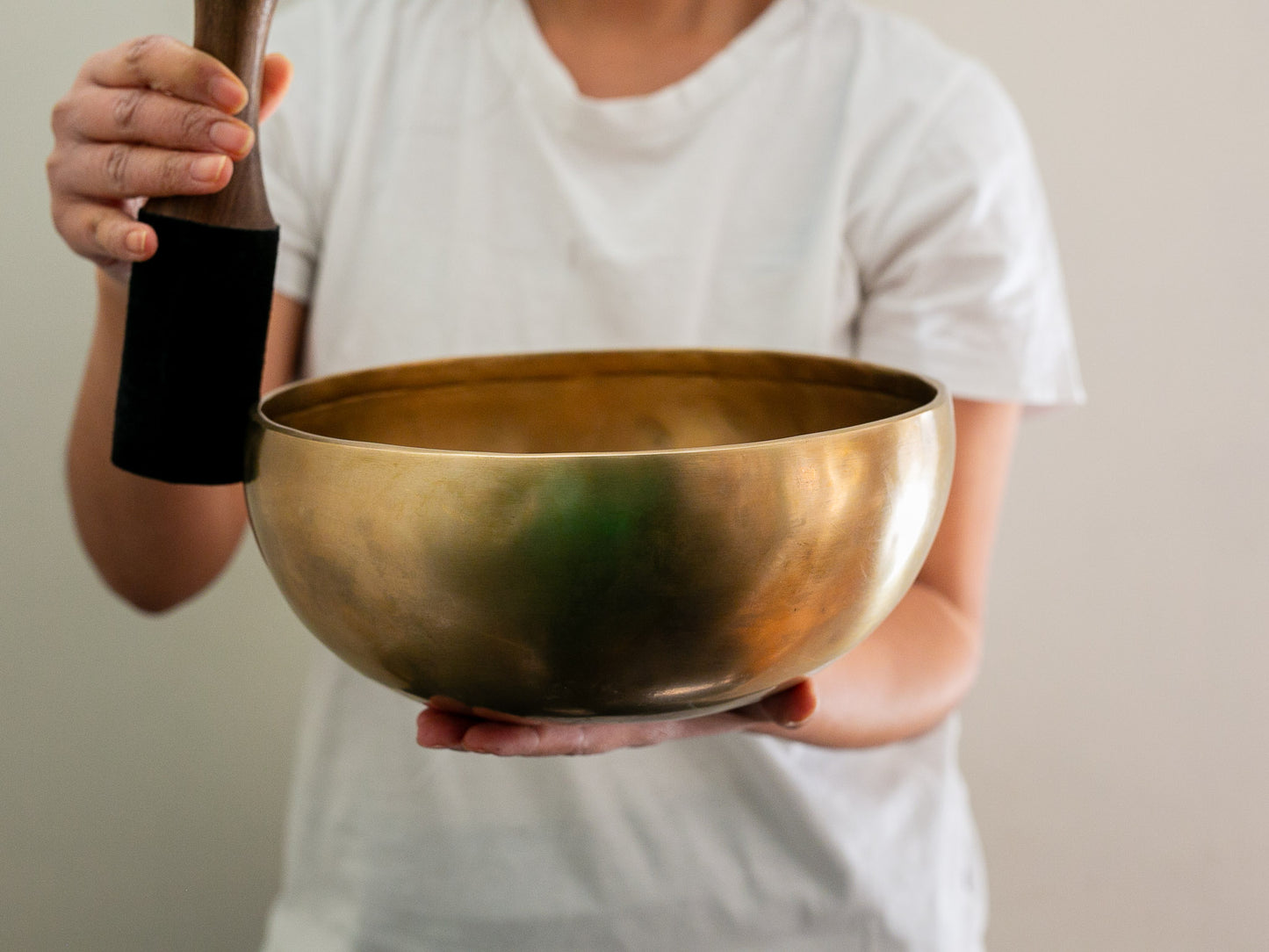 Hand Hammered Singing Bowl - Base Note E3 167Hz