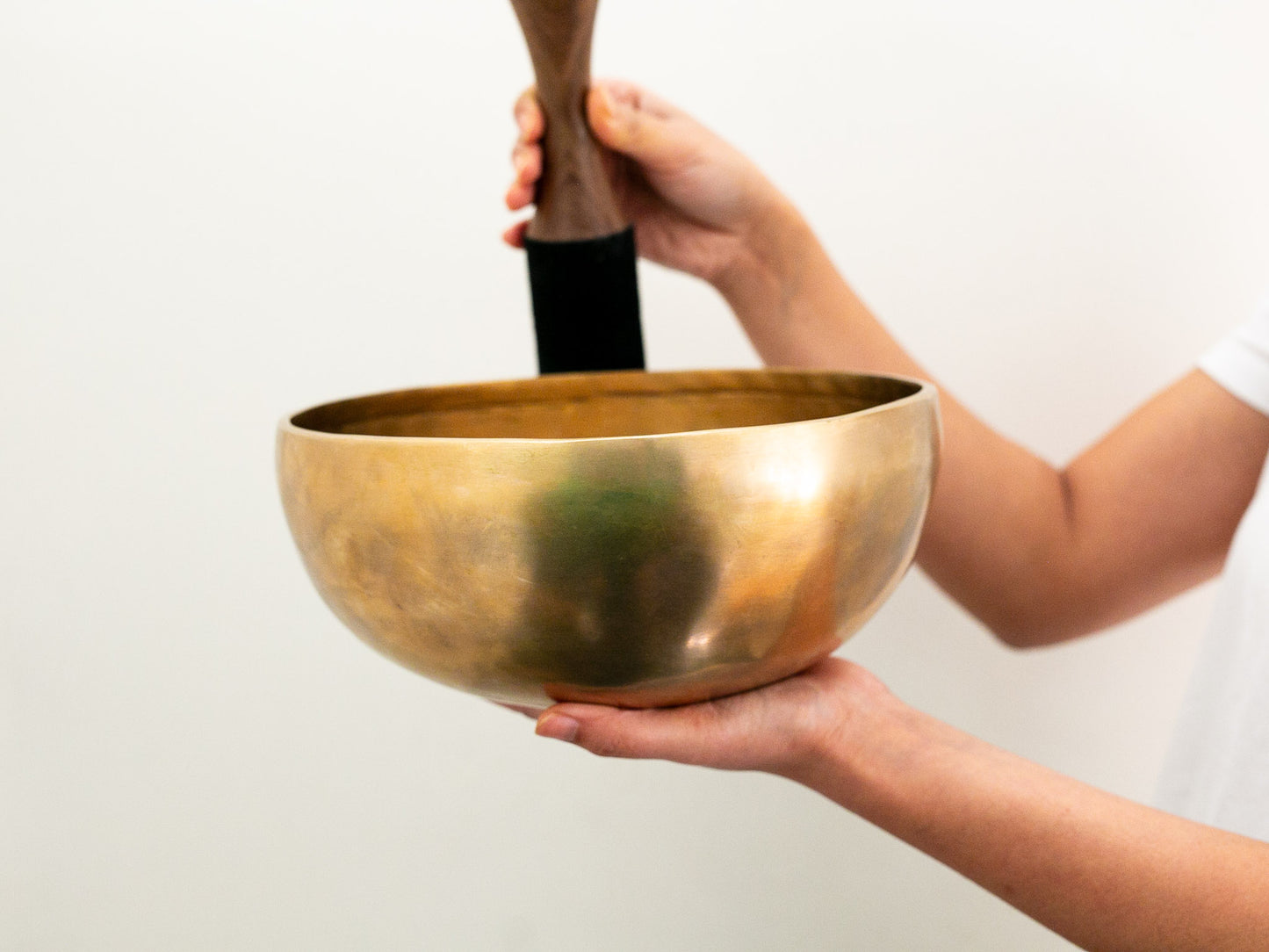 Hand Hammered Singing Bowl - Base Note E3 167Hz