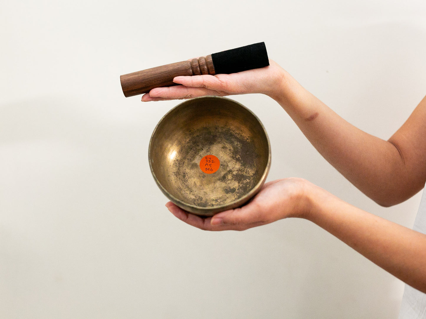Small Tara Singing Bowl - Base Note E4 (322)