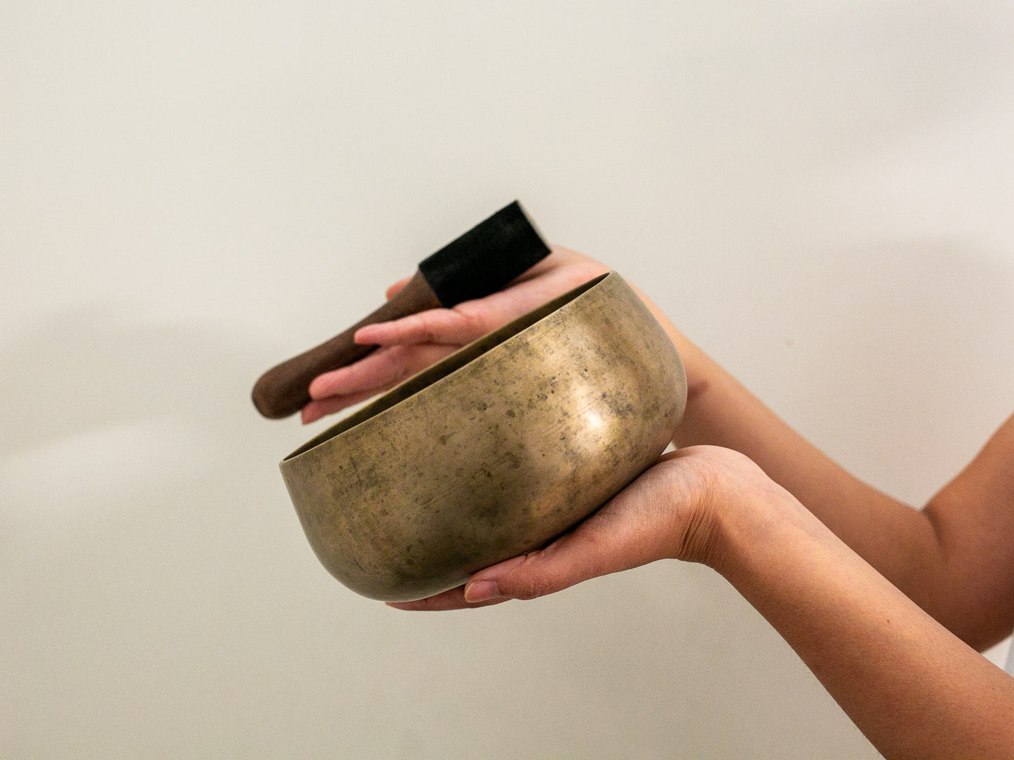 Remuna Singing Bowl - F#3 (183 Hz)