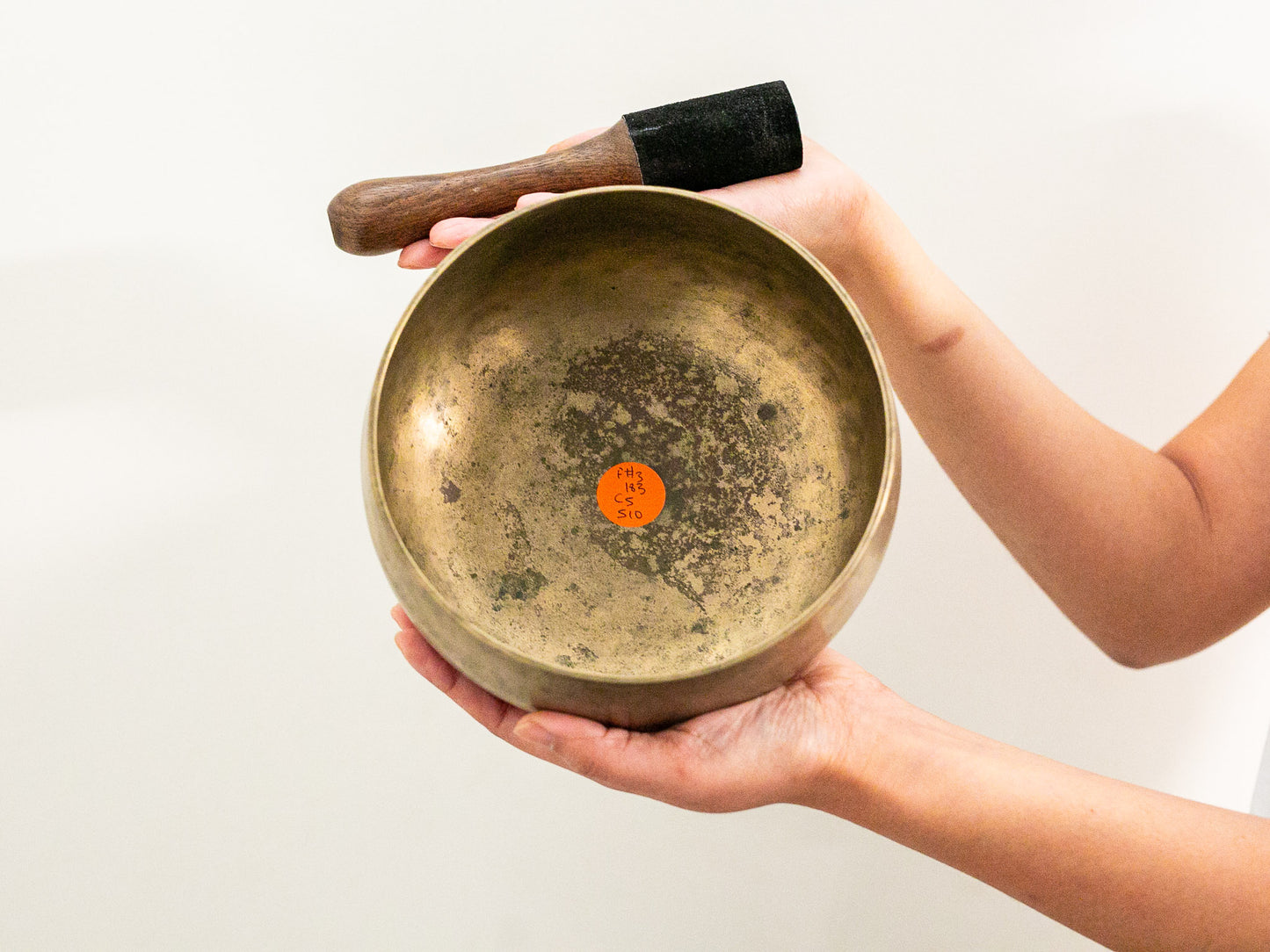 Remuna Singing Bowl - F#3 (183 Hz)