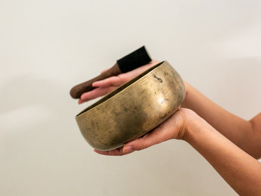 Remuna Singing Bowl - G#3 (211 Hz)