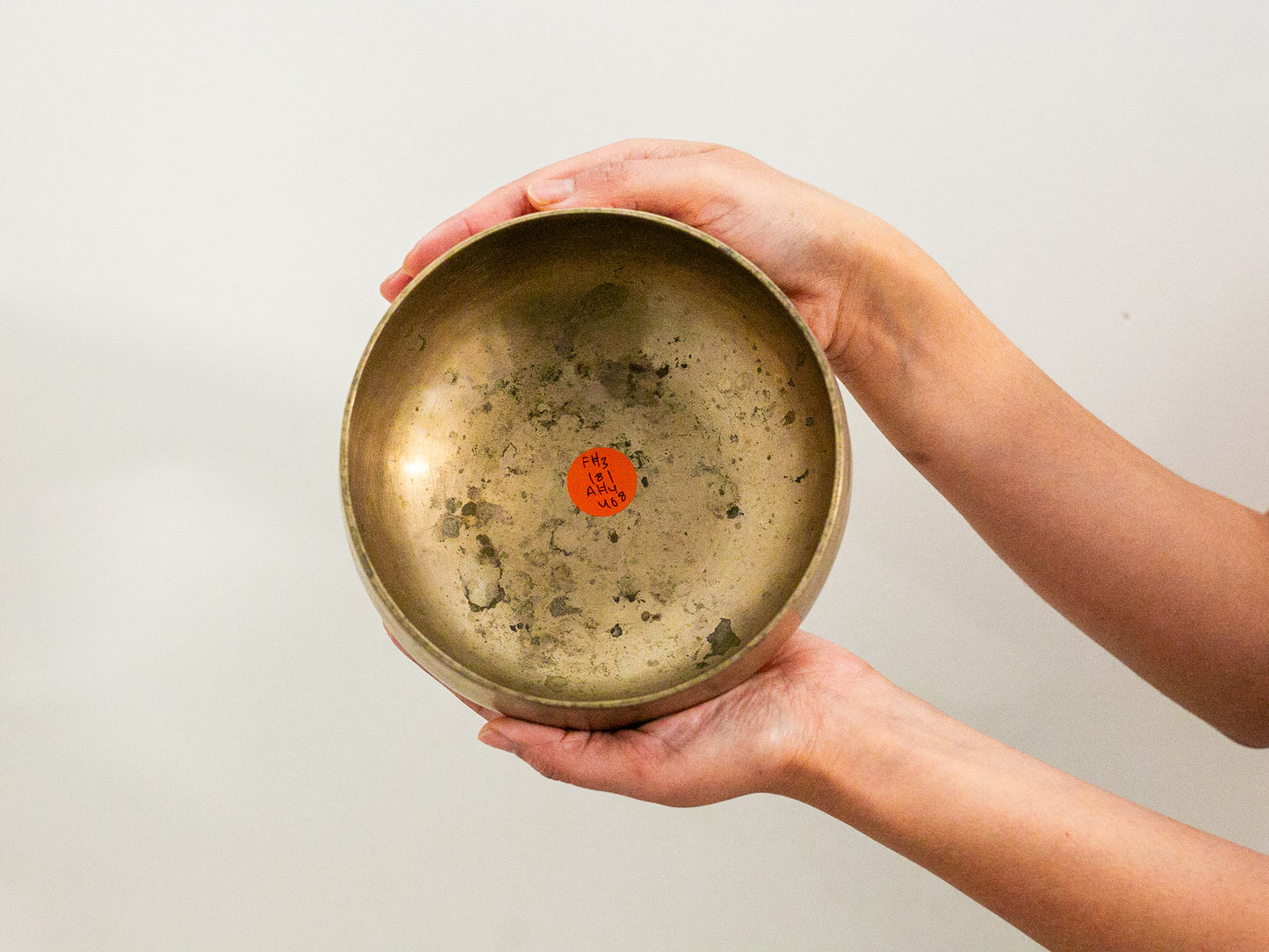 Remuna Singing Bowl - F#3 (181 Hz)