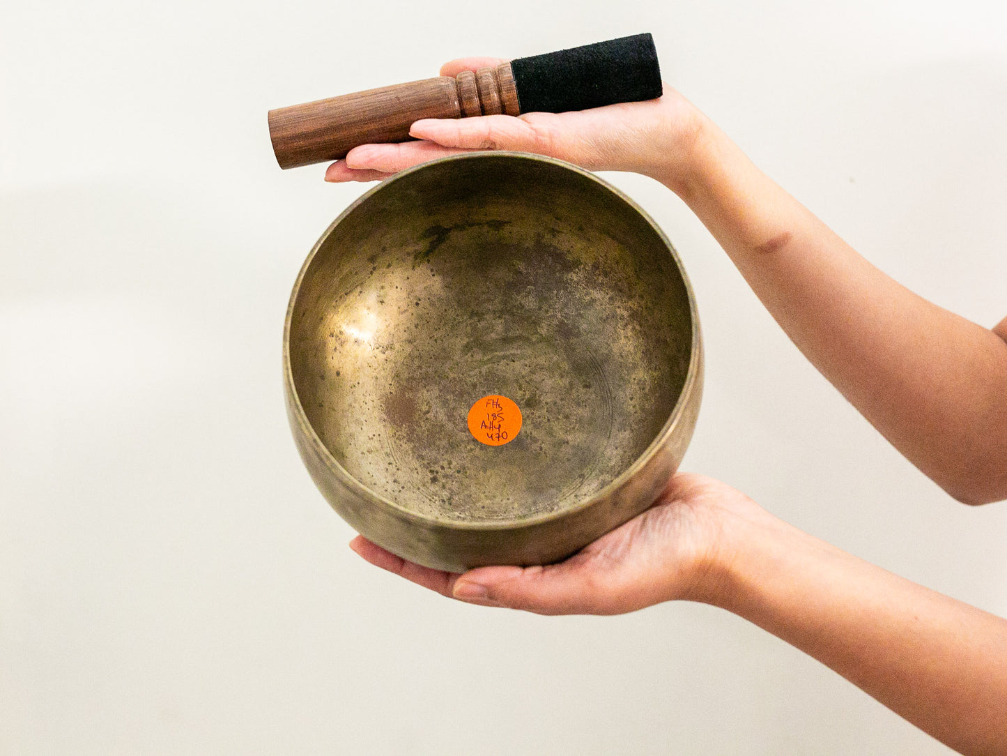 Remuna Singing Bowl - F#3 (185 Hz)
