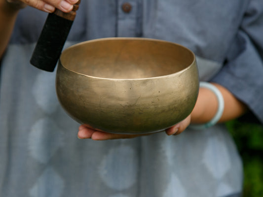 Remuna Singing Bowl - Base note F#3 (179 Hz)