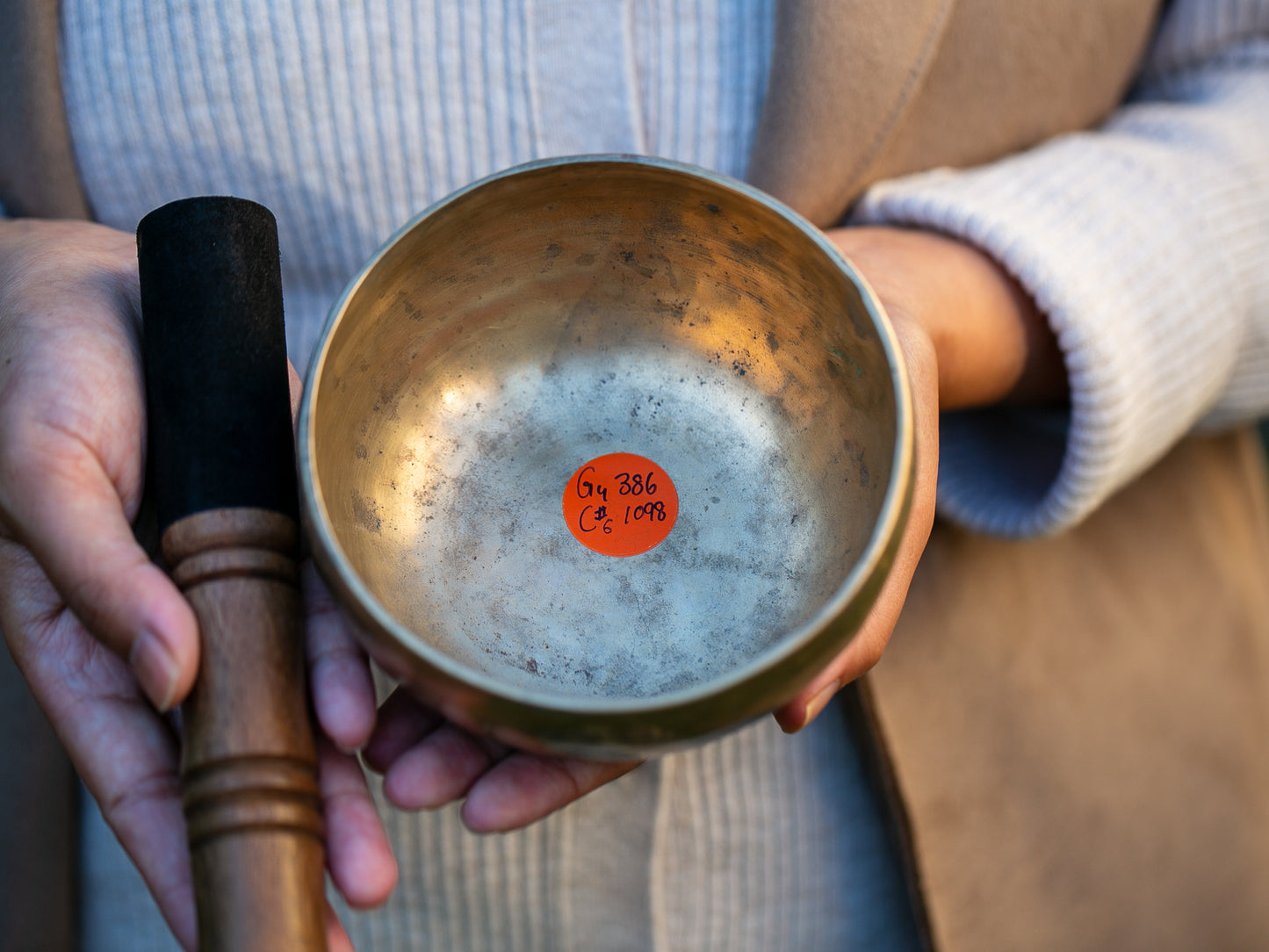 Small Old 'Tara' Singing Bowl - Base Note G4 (386 Hz)
