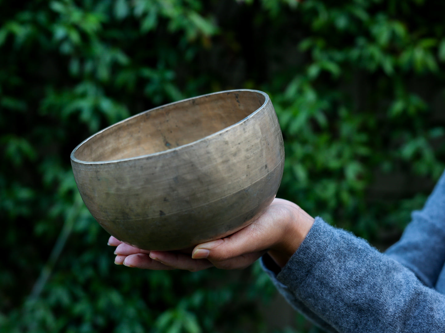 Old 'Tara' Singing Bowl - Base Note F#3 (189 Hz)